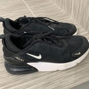 Nike boys size 2 runners.